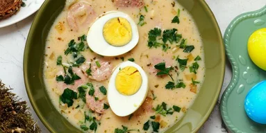 Пасхальный суп с хреном и колбасками: ароматная традиция с польским акцентом