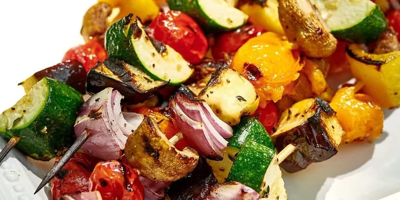 Овощной кебаб: рецепт шашлыка на мангале с грибами и персиками