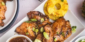 Курка по-гавайськи: рецепт стегон в солодкому соусі на грилі