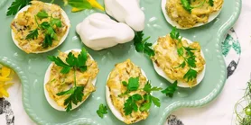 Фаршированные яйца с карамелизированным луком и шампиньонами к Пасхе