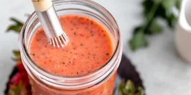 Заправка из лимона, базилика и клубники: лучшая к легкому салату