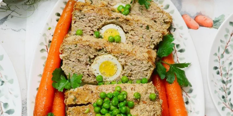 Мясной рулет: самый вкусный способ использовать остатки пасхальных яиц