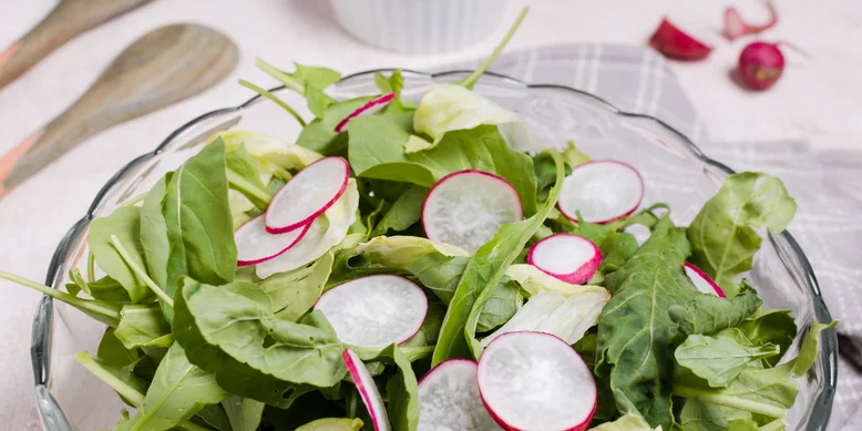 Легкий весняний салат зі щавелю: ідеально до вечері