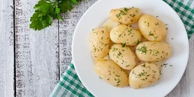 Молода картопля з кропом - весняний рецепт для гарного настрою