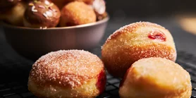 Нежность бриоши и аромат сирени: идеальные весенние пончики