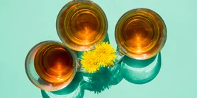 Весна у пляшці: як зробити вино з кульбаби