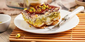 По-дубайски: рецепт сырника с кокосом и подсолнечными семечками