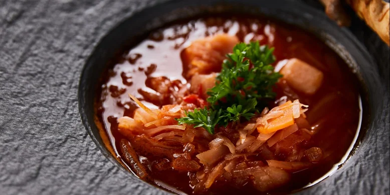 Согревающий кимчи-суп за 20 минут: при похмелье и не только