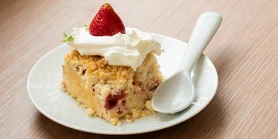 Клубничный сметанный пирог: рецепт со штрейзелем