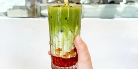 Клубничный матча латте: рецепт трендового чая: рецепт трендового чая