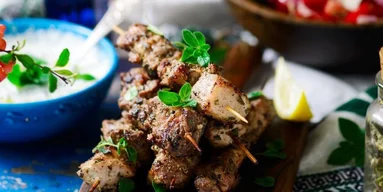 Сувлаки: самый вкусный рецепт шашлыка, который вы попробуете этим летом