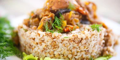 Тушеная печень с гречкой: настоящий бюджетный суперфуд