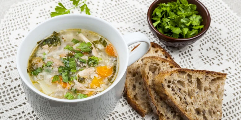 Сільський суп із фаршем і болгарським перцем: бюджетна страва з користю