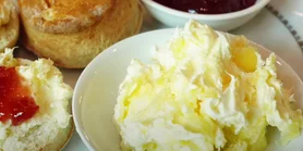 Англійські згущені вершки за рецептом XVII сторіччя (всього три інгредієнти)