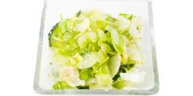 Салат с чедером и маринованными огурцами: культовое блюдо из нью-йоркского бара