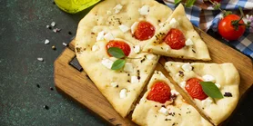 Пицеты с фетой и помидорами на гриле: легкий рецепт на природе