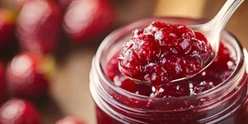 Морозильный джем: клубничное варенье, которое готовится за 30 минут