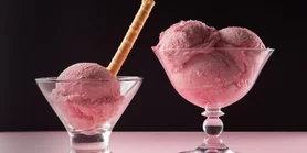 Полунично-сметанне морозиво: просто, знайомо та вишукано