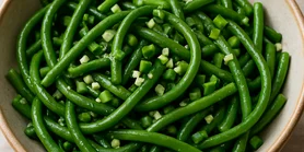 Пікатний салат із часникових стрілок з азійськими нотками