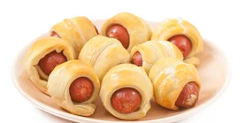 Сосиски в тесте: как сделать любимую закуску для всей семьи