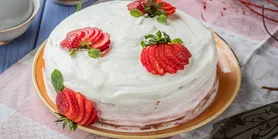 Бісквітний торт з полуницею: рецепт для солодкого літа