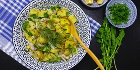 Картопляний салат без майонезу: легкий, пряний і дуже літній