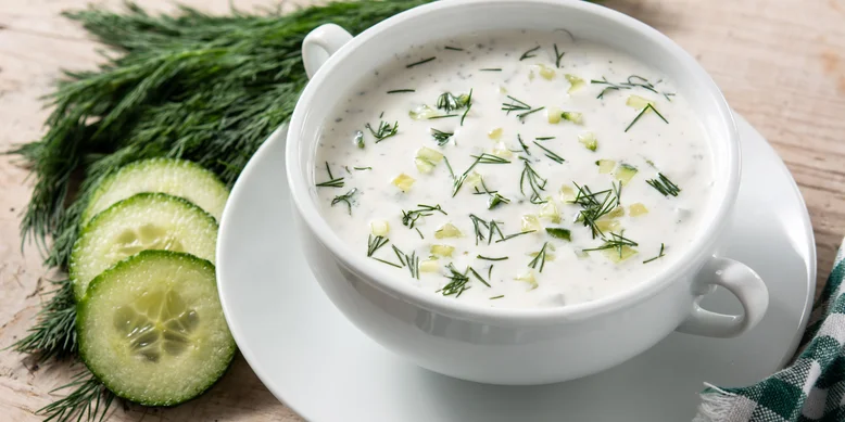 Идеальное блюдо для лета: освежающая окрошка по рецепту звездного шефа