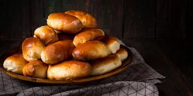 Манзарі: рецепт українських пиріжків з яйцем та салом на Трійцю