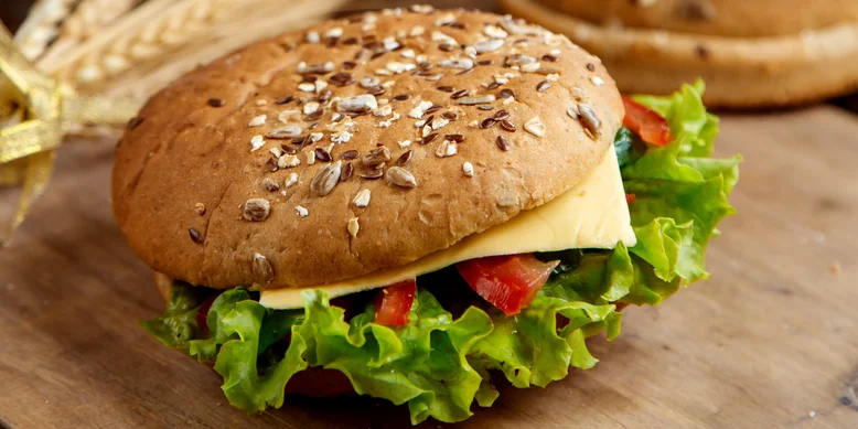 Корисний бургер без борошна: фірмовий рецепт булочки від телеведучої