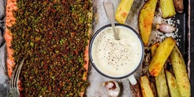 Лосось в хрустящей панировке с картофелем: рецепт идеального ужина