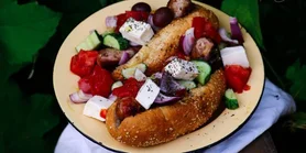 Хот-доги з фетою і маслинами по-грецьки: ідеально до барбекю