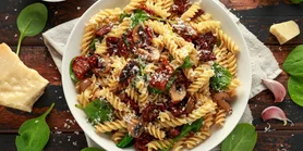 Паста з в'яленими помідорами та грибами: найкращий літній обід