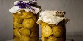 Ідеальні мариновані кабачки для літа: без варки та стерилізації