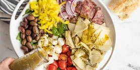 Салат Антипасти: рецепт итальянской закуски для летнего ужина