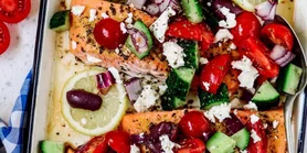 Лосось зі свіжими овочами і фетою по-грецьки
