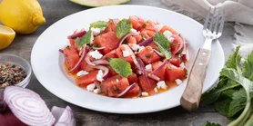 Салат с арбузом и фетой - летний топ-рецепт