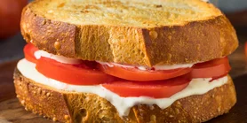 Можно готовить все лето: рецепт томатного сэндвича