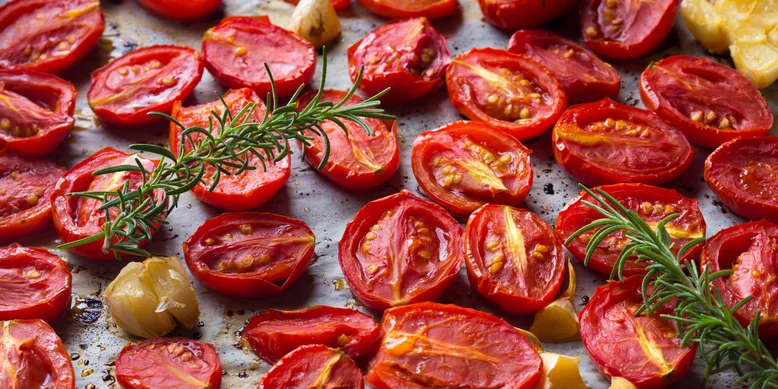 Печені томати: Рецепт помідорів для улюблених страв