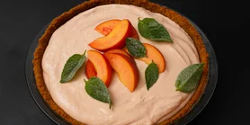 Ніжний, як хмаринка. Персиковий шифоновий пиріг без випічки до чаю чи кави