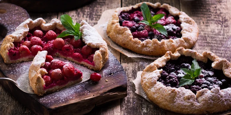 Ягідні та фруктові: рецепт солодкої галети на заварному тісті