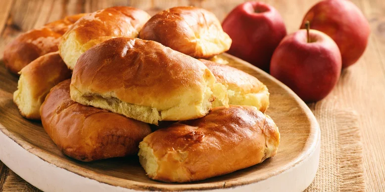 Пиріжки з яблуками: рецепт на сирному тісті без дріжджів