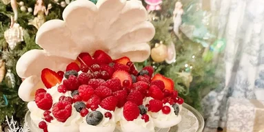 Ракушка из меренги: рецепт десерта Павлова с ягодами