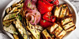 Сыр халуми и овощи на гриле: идеальное летнее сочетание: идеальное летнее сочетание