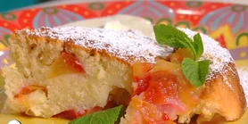 Простий сливовий пиріг до чаю - смачніший за магазинні ласощі