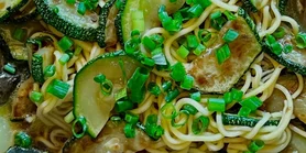 Холодная лапша с кабачками к обеду или ужину