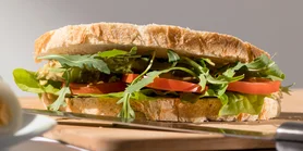 Сэндвич с хрустящим кабачком: для вегетарианцев и не только