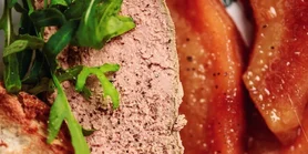 Парфе из куриной печени с карамелизированной айвой