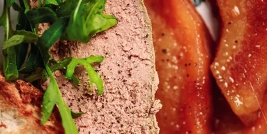 Парфе из куриной печени с карамелизированной айвой