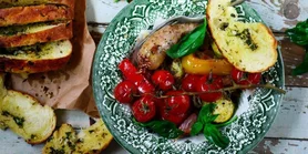 Рататуй с запеченными колбасками и чесночным хлебом