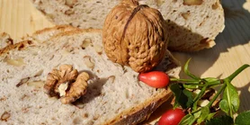 Домашній хліб із горіхами: теплий символ затишку та щедрості до Горіхового Спасу